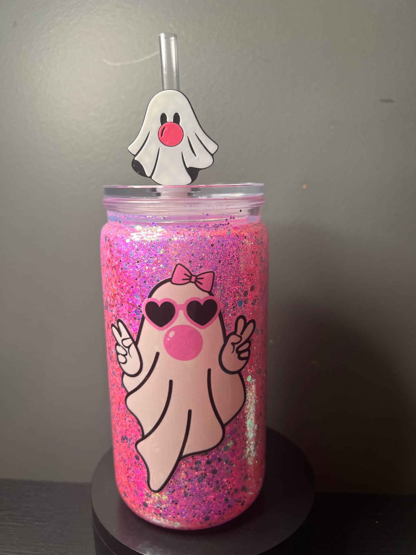 16 oz bubblegum ghost glitter snowglobe with 3d straw topper